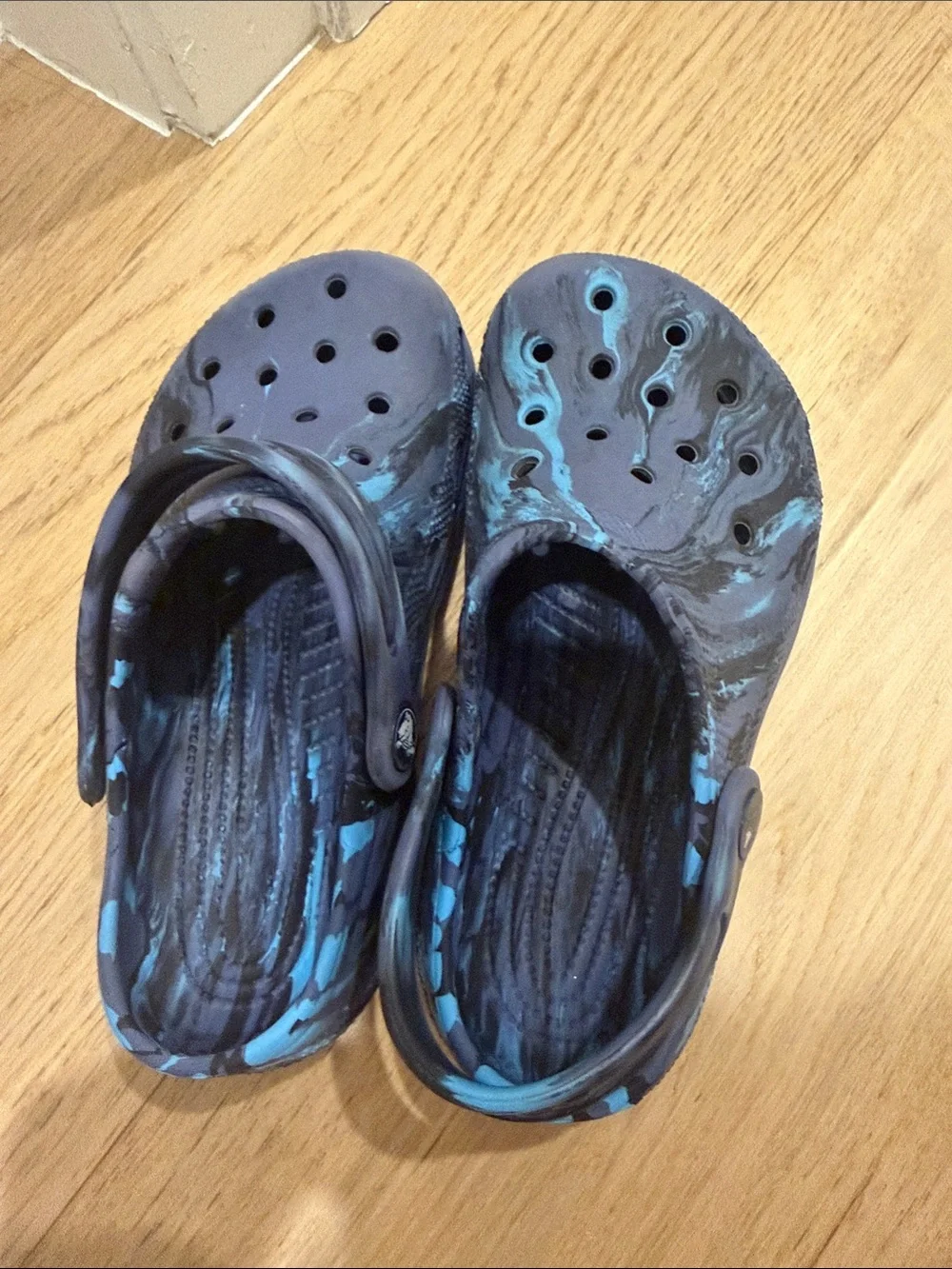 Crocs Blue Marble size 13